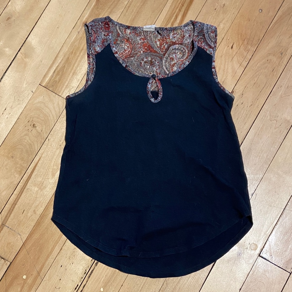 SOLD🍀Anthropologie Akemi+Kin Paisley Accent Sleeveless Top